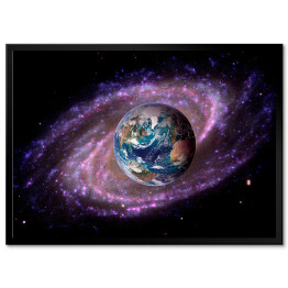 Plakat w ramie Planeta na tle Galaktyki w ciemnej przestrzeni