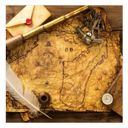 Dawne narzędzia podróżnika na mapie na drewnianym tle