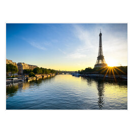 Wschód słońca nad Wieżą Eiffla w Paryżu
