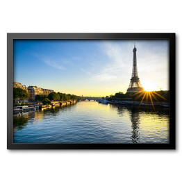 Wschód słońca nad Wieżą Eiffla w Paryżu