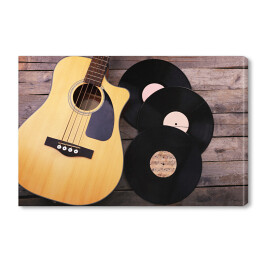 Gitara i winylowe płyty na drewnianym stole