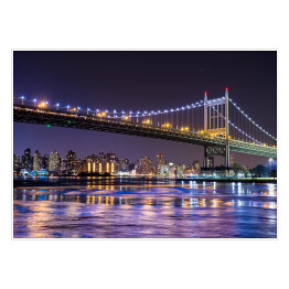 Oświetlony Nowy Jork i most w Queensboro nocą 