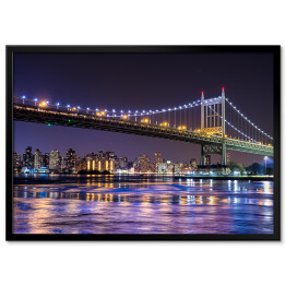 Oświetlony Nowy Jork i most w Queensboro nocą 