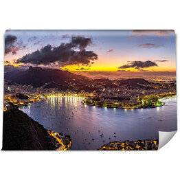 Panoramiczny widok na Rio de Janeiro późnym wieczorem