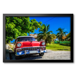 Czerwony amerykański klasyczny samochód na plaży, Hawana