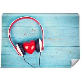 Serce wsłuchujące się w muzykę na tle z niebieskiego drewna