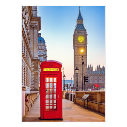 Czerwona budka telefoniczna i Big Ben w Londynie w słoneczny dzień