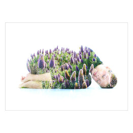 Portret podwójnej ekspozycji - mężczyzna i pole z fioletowymi kwiatami