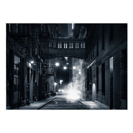 Mroczna uliczka w Nowym Jorku nocą
