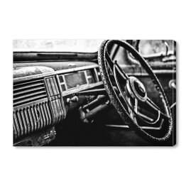 Wnętrze luksusowego samochodu - czarno białe zdjęcie