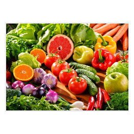 Kompozycja z różnych świeżych warzyw i owoców