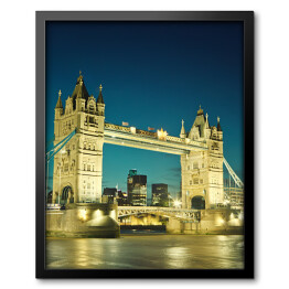 Tower Bridge w Londynie o zmierzchu