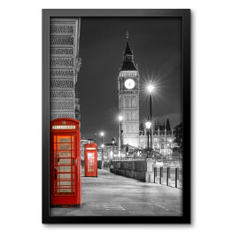 Czerwone budki telefoniczne w Londynie w nocy