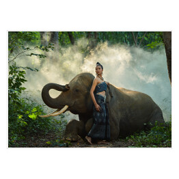 Piękna kobieta i słoń, Tajlandia