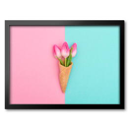 Tulipanowy rożek waflowy na pastelowym tle