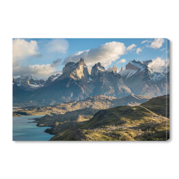 Cuernos del Paine Patagonia z jeziorem u podnóża, Chile