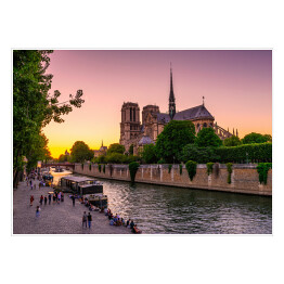 Widok podczas zachodu słońca na Katedrę Notre Dame w Paryżu, Francja