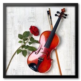 Lśniące skrzypce i czerwona róża