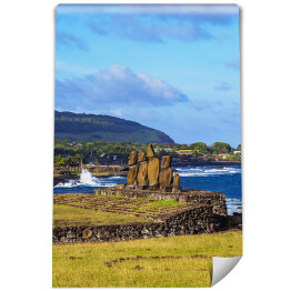Słoneczny dzień w Parku Narodowym Rapa Nui, Wyspa Wielkanocna, Chile
