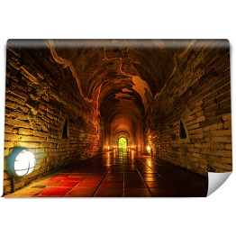 Tunel pieszy w świątyni U-Mong