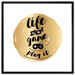 "Życie to gra, zagraj w nią" - czarny tekst na złotym tle