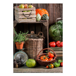Vintage spiżarnia z zebranymi warzywami i owocami