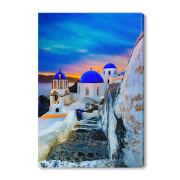 Kościół i biało niebieskie domy na wyspie Santorini, Grecja