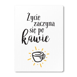 "Życie zaczyna się po kawie" - typografia na białym tle