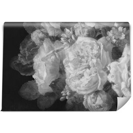Subtelne róże rabatowe na ciemnym tle - czarno białe