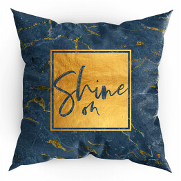 "Shine on" - granatowo złota typografia na nierównej ścianie