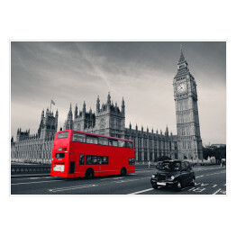 Plakat samoprzylepny Czerwony autobus na tle szarego Londynu, Anglia
