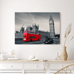 Obraz na płótnie Czerwony autobus na tle szarego Londynu, Anglia