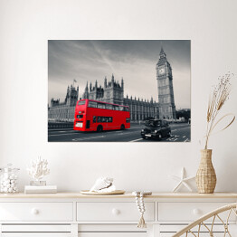 Plakat Czerwony autobus na tle szarego Londynu, Anglia