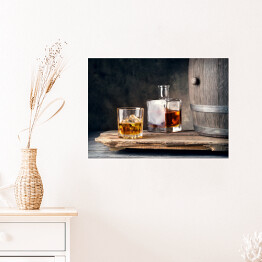 Plakat samoprzylepny Szklanka whisky z karafką lodową i beczką