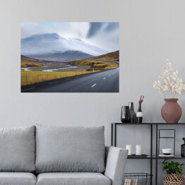 Plakat samoprzylepny Kręta droga wśród pól i gór, Islandia