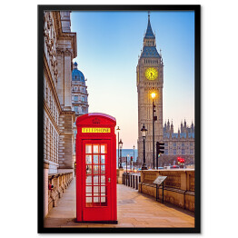 Plakat w ramie Czerwona budka telefoniczna i Big Ben w Londynie w słoneczny dzień