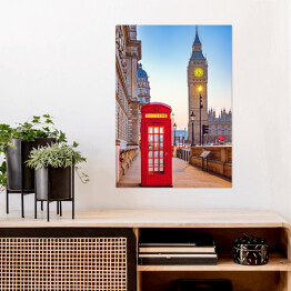 Plakat samoprzylepny Czerwona budka telefoniczna i Big Ben w Londynie w słoneczny dzień