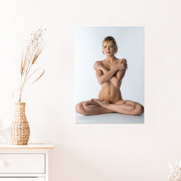 Plakat samoprzylepny Naga blondynka siedząca w pozycji kwiatu lotosu
