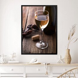 Obraz w ramie Kieliszek wina, butelki i korkociąg