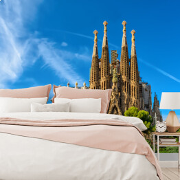 Fototapeta Fasada Katedry Sagrada Familia w Barcelonie w letni dzień
