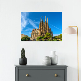 Plakat Fasada Katedry Sagrada Familia w Barcelonie w letni dzień