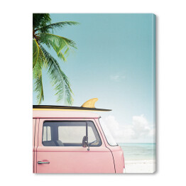Obraz na płótnie Vintage samochód zaparkowany na tropikalnej plaży (morze) z deską surfingową na dachu