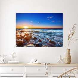 Plakat Zachód słońca nad Morzem Bałtyckim, kamienista plaża w Rozewiu