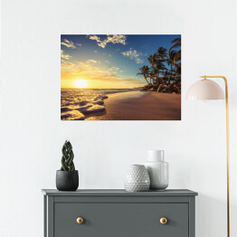 Plakat samoprzylepny Krajobraz z tropikalną wyspą podczas zachodu słońca