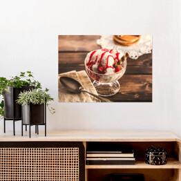 Plakat samoprzylepny Lody i łyżka na drewnianym stole