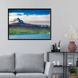 Plakat w ramie Powulkaniczna góra nad fjordami, Islandia