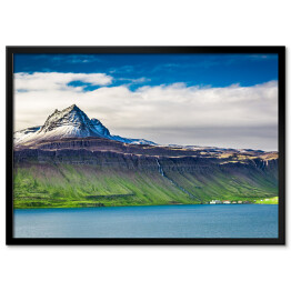 Plakat w ramie Powulkaniczna góra nad fjordami, Islandia