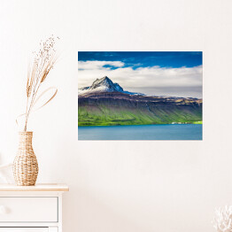Plakat Powulkaniczna góra nad fjordami, Islandia