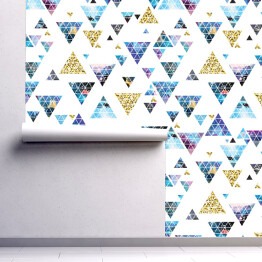 Tapeta samoprzylepna w rolce Trójkąty złożone z mniejszych wzorzystych trójkątow w odcieniach koloru niebieskiego na białym tle