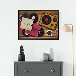 Obraz w ramie Gramofon i rozrzucone płyty winylowe na drewnianym tle